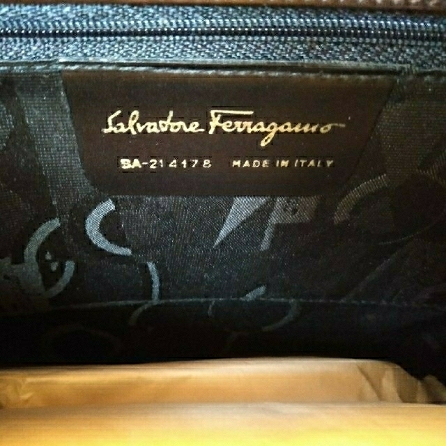 Ferragamo(フェラガモ)のFerragamo　ヴァラ　2WAYショルダーハンドバッグ　フェラガモ レディースのバッグ(ハンドバッグ)の商品写真