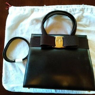 フェラガモ(Ferragamo)のFerragamo　ヴァラ　2WAYショルダーハンドバッグ　フェラガモ(ハンドバッグ)