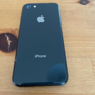 エヌティティドコモ(NTTdocomo)のiPhone8 スペースグレイ　(スマートフォン本体)