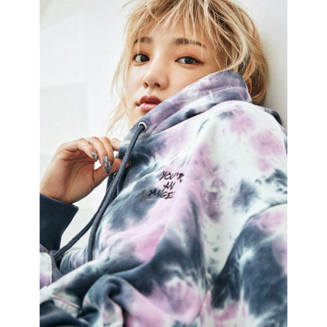 EVRIS(エヴリス)のEVRIS ✖ 須田アンナ 【HOODIE(GLAY)】 レディースのトップス(パーカー)の商品写真