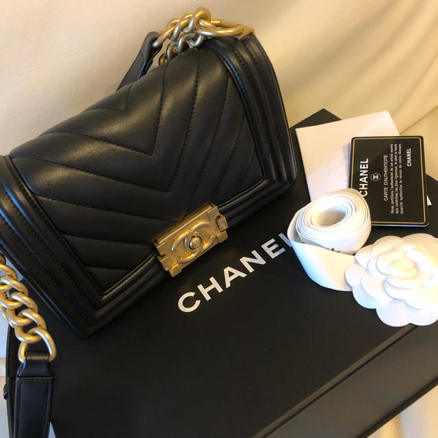 CHANEL(シャネル)のBOY CHANEL ラムスキン チェーンバッグ レディースのバッグ(ショルダーバッグ)の商品写真