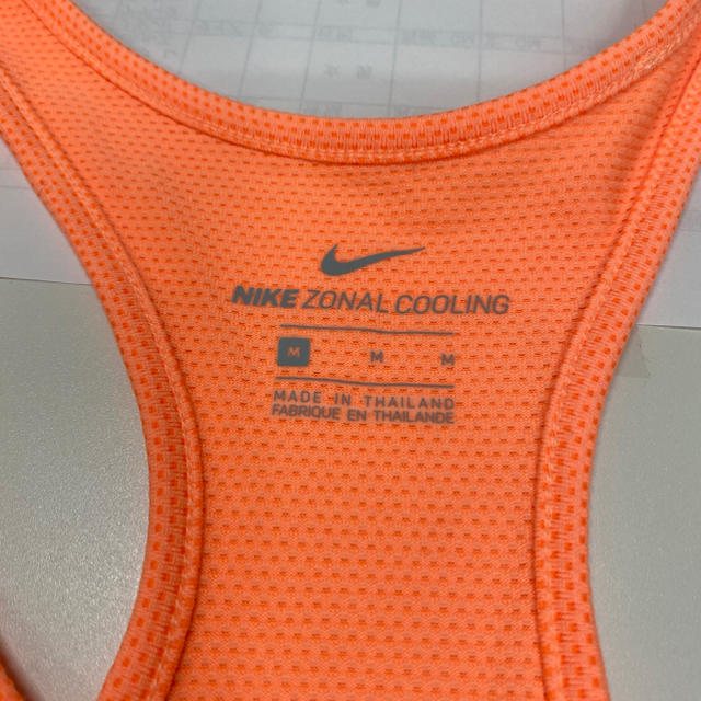 NIKE(ナイキ)の35　ナイキ　レディースタンクトップ　Mサイズ大き目　2-3回着用 レディースのトップス(タンクトップ)の商品写真