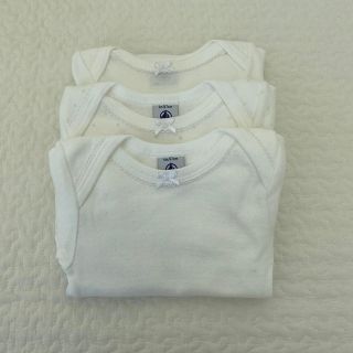 プチバトー(PETIT BATEAU)のプチバトー 6m 長袖ボディ 3枚セット(ロンパース)