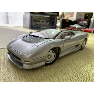 ジャッガー Jaguar XJ220 1/18(ミニカー)