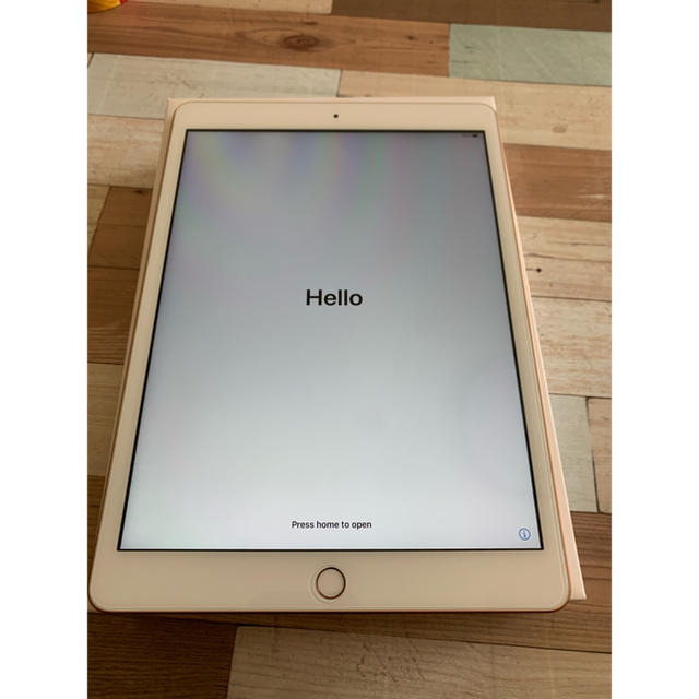 Apple(アップル)のiPad  32GB  ゴールド　第7世代　美品 スマホ/家電/カメラのPC/タブレット(タブレット)の商品写真