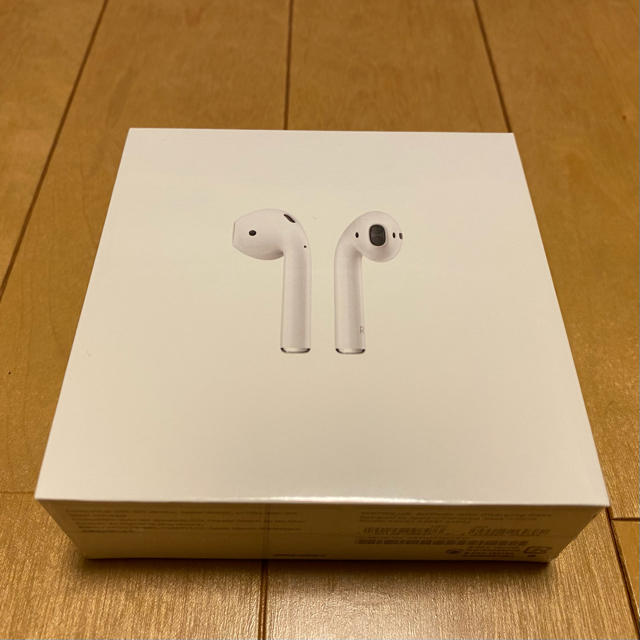 Apple(アップル)の第2世代 新品 未開封品 Apple AirPods MV7N2J/A 正規品 スマホ/家電/カメラのオーディオ機器(ヘッドフォン/イヤフォン)の商品写真