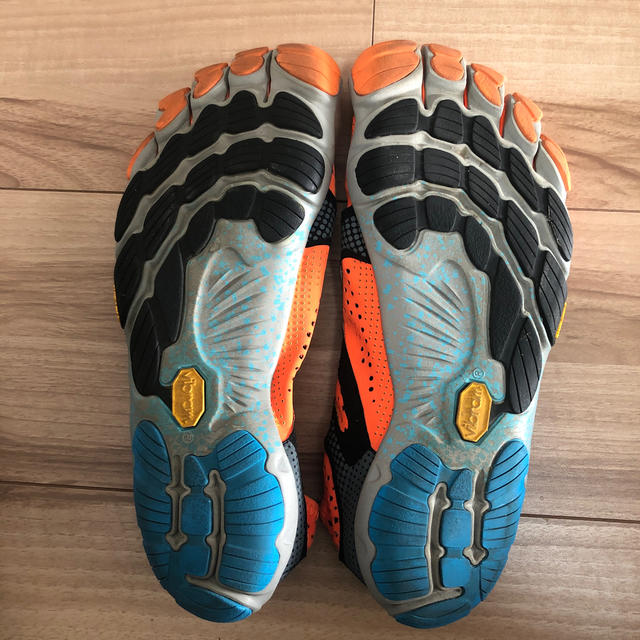 vibram(ビブラム)の再値下げ！送料込み　vibram 5フィンガー　ビブラム　26cm 定価約2万 スポーツ/アウトドアのランニング(シューズ)の商品写真