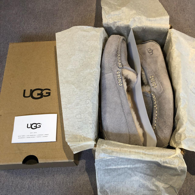 UGG(アグ)の【新品未使用】UGG モカシンアンスレー レディースの靴/シューズ(スリッポン/モカシン)の商品写真