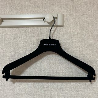 バレンシアガ(Balenciaga)のBALENCIAGA  ハンガー　♡新品未使用♡(押し入れ収納/ハンガー)