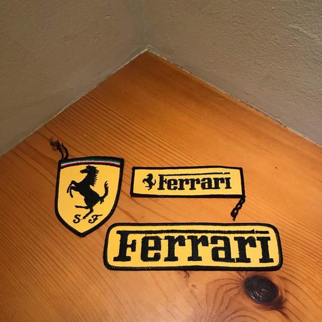 Ferrari(フェラーリ)のFerrari ワッペン3点セット/スクーデルアフェラーリ/刺繍/ 自動車/バイクの自動車(その他)の商品写真