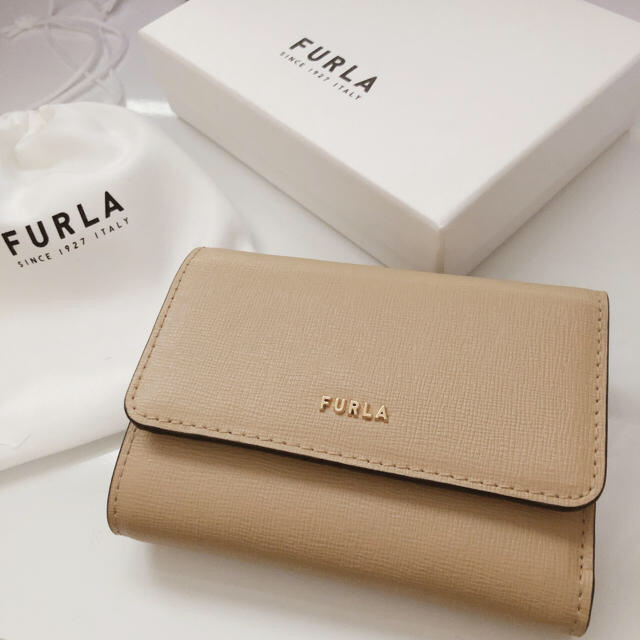 ファッション小物♡ 新品未使用 ♡ FURLA 三つ折財布 サンド ♡ - 財布