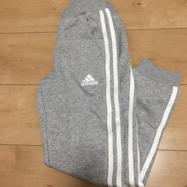 adidas(アディダス)のアディダス 女の子 セットアップ キッズ/ベビー/マタニティのキッズ服女の子用(90cm~)(その他)の商品写真