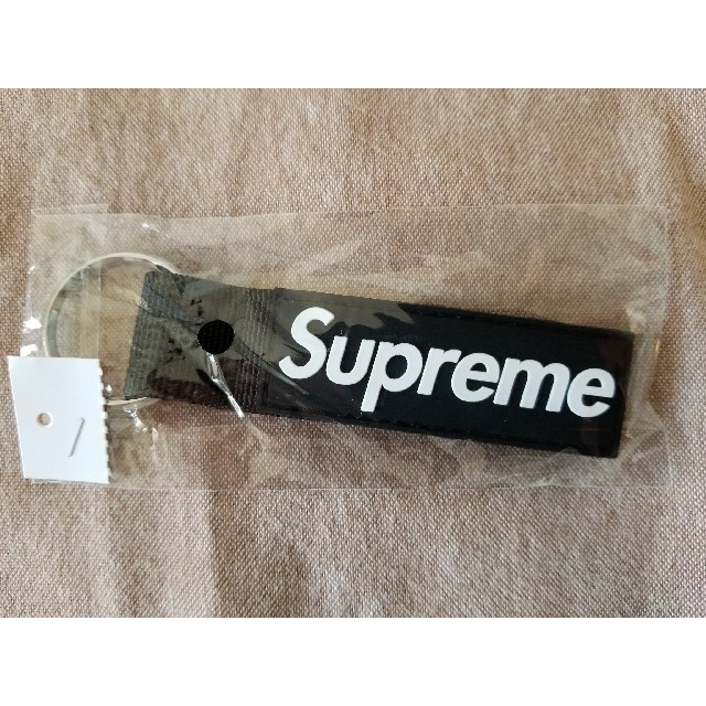 Supreme(シュプリーム)のSupreme 2020 F/W Week6 Webbing Keychain黒 メンズのファッション小物(キーホルダー)の商品写真