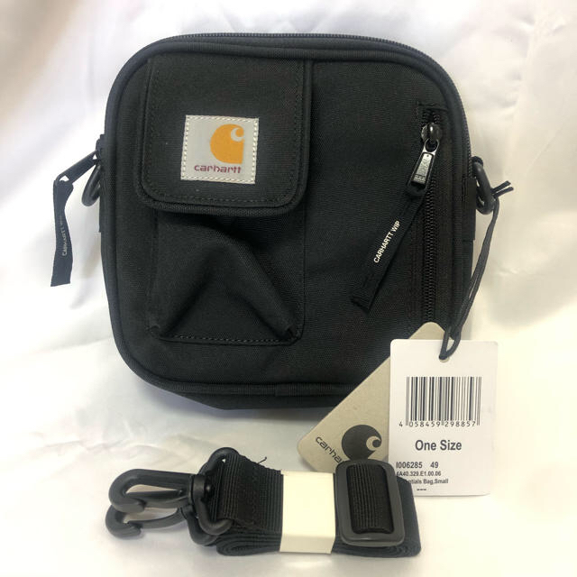 carhartt(カーハート)のタイムセール❗️新品未使用　カーハート Essentials Bag ブラック メンズのバッグ(ショルダーバッグ)の商品写真