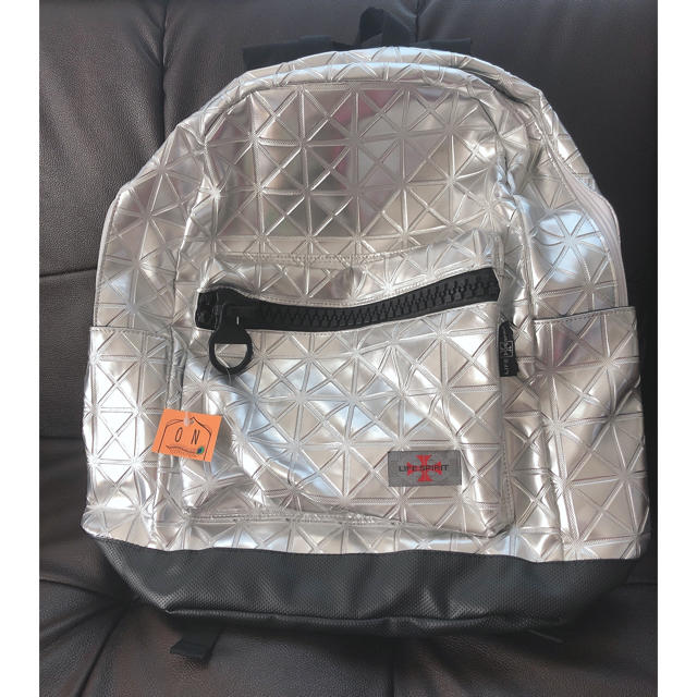 シルバー 鞄 リュック型 大型バッグ バックパック