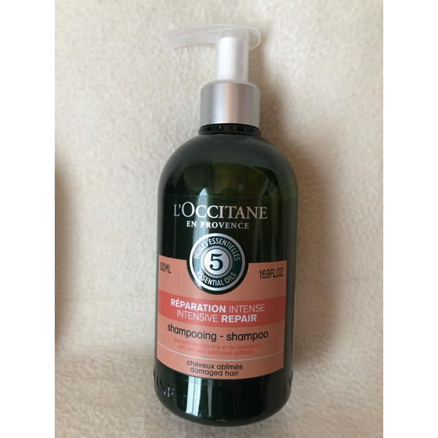 L'OCCITANE(ロクシタン)の新品 500ml L'OCCITANE ファイブハーブリペアリングシャンプー2本 コスメ/美容のヘアケア/スタイリング(シャンプー)の商品写真