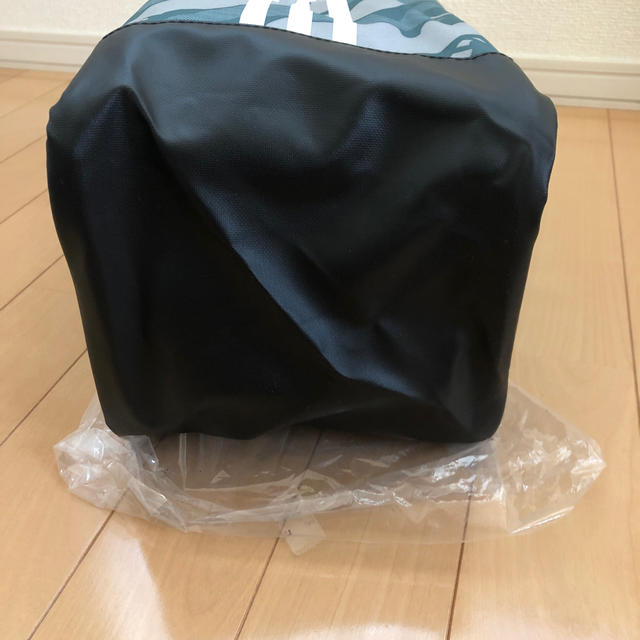 adidas(アディダス)のシューズ入れ新品Lサイズ23×32×１６㎝ スポーツ/アウトドアのスポーツ/アウトドア その他(その他)の商品写真