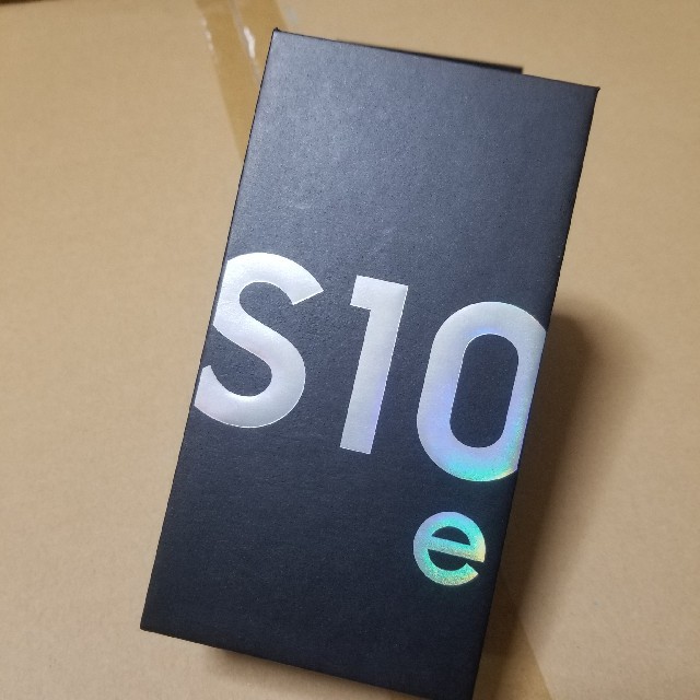 SAMSUNG(サムスン)の新品　Galaxy S10e 6GB 128GB スマホ/家電/カメラのスマートフォン/携帯電話(スマートフォン本体)の商品写真