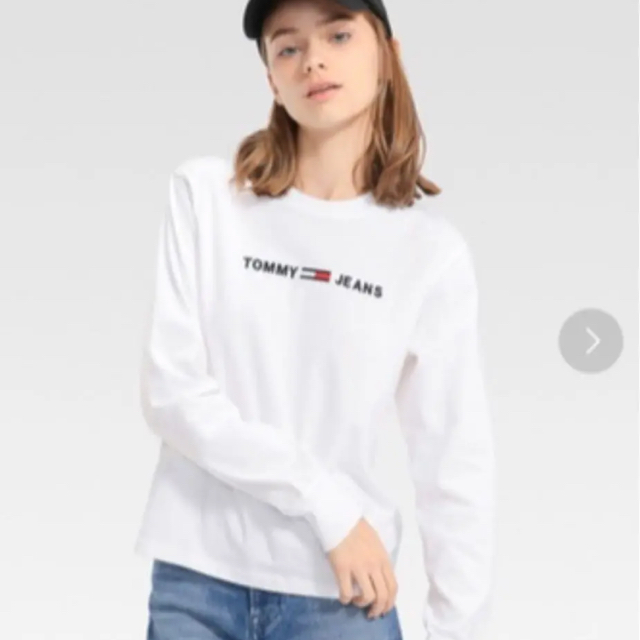 TOMMY HILFIGER(トミーヒルフィガー)のTOMMY JEANS レディースコットン ロゴ 長袖Tシャツ レディースのトップス(Tシャツ(長袖/七分))の商品写真