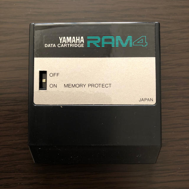 ヤマハ(ヤマハ)のYAMAHA RAM DATA CARTRIDGE 楽器の鍵盤楽器(キーボード/シンセサイザー)の商品写真