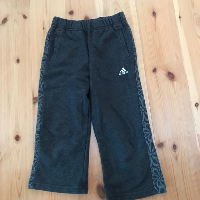 adidas(アディダス)のadidasスエットハーフパンツ【140】 キッズ/ベビー/マタニティのキッズ服男の子用(90cm~)(パンツ/スパッツ)の商品写真