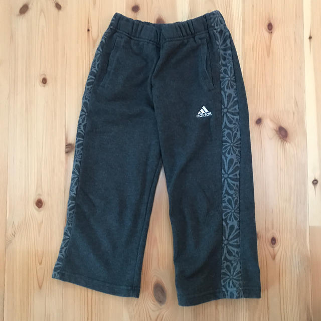 adidas(アディダス)のadidasスエットハーフパンツ【140】 キッズ/ベビー/マタニティのキッズ服男の子用(90cm~)(パンツ/スパッツ)の商品写真