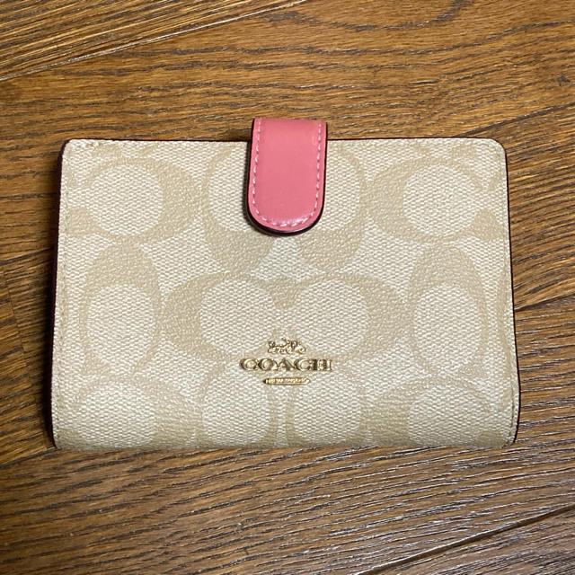 COACH(コーチ)のcoach 二つ折り財布　ピンク レディースのファッション小物(財布)の商品写真