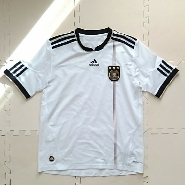 adidas(アディダス)のadidas　Tシャツ(サイズ/150) スポーツ/アウトドアのサッカー/フットサル(ウェア)の商品写真