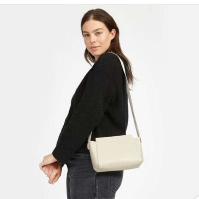 everlane フォームミニバッグ レディースのバッグ(ショルダーバッグ)の商品写真