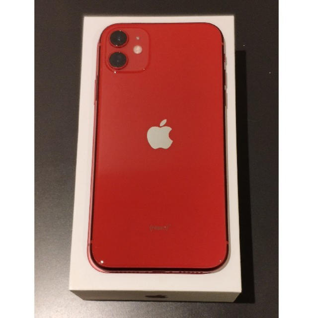 iPhone(アイフォーン)のiPhone11 64GB Red 本体 SIMロック解除済 au スマホ/家電/カメラのスマートフォン/携帯電話(スマートフォン本体)の商品写真