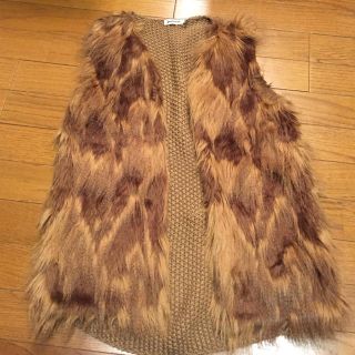 ザラ(ZARA)のstradivarius ファーベスト(毛皮/ファーコート)