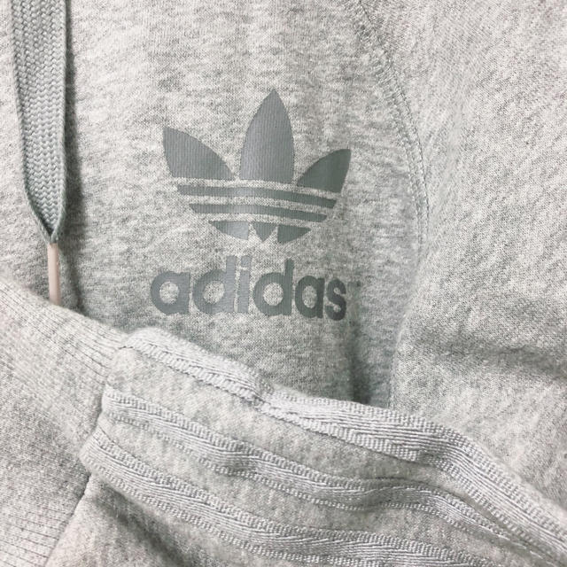 adidas(アディダス)の【値引き】adidas グレーパーカー メンズのトップス(パーカー)の商品写真