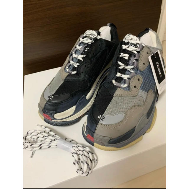 bts  グク着用　バレンシアガ　BALENCIAGA  トリプルs 42