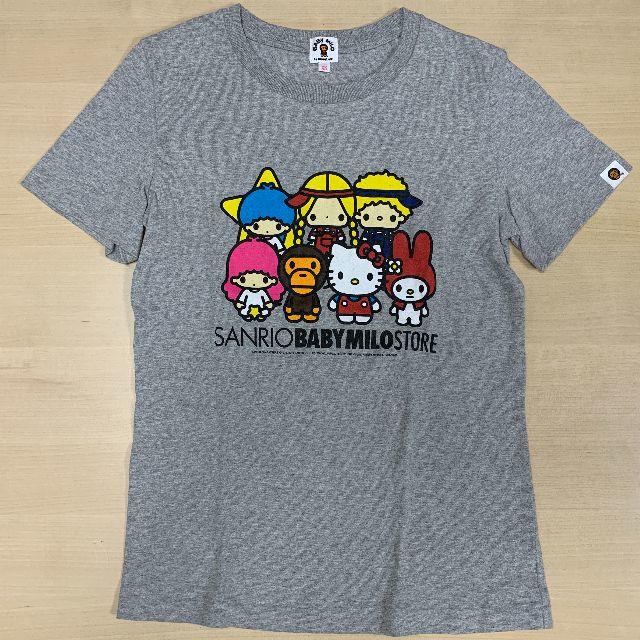 A BATHING APE(アベイシングエイプ)のSANRIO BABY MILO STORE 限定 Tee レディースのトップス(Tシャツ(半袖/袖なし))の商品写真