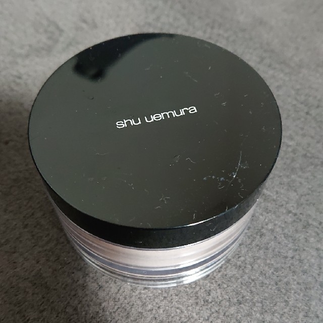 shu uemura(シュウウエムラ)のshu uemura フェイスパウダー コスメ/美容のベースメイク/化粧品(フェイスパウダー)の商品写真