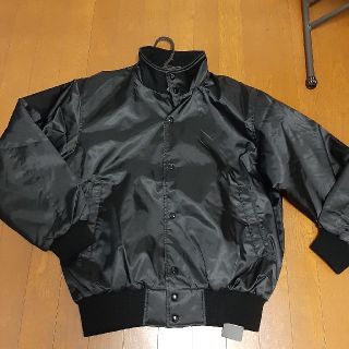 デサント(DESCENTE)のDESCENTEアパレル　ナイロンジャケット　黒　L　新品(ナイロンジャケット)