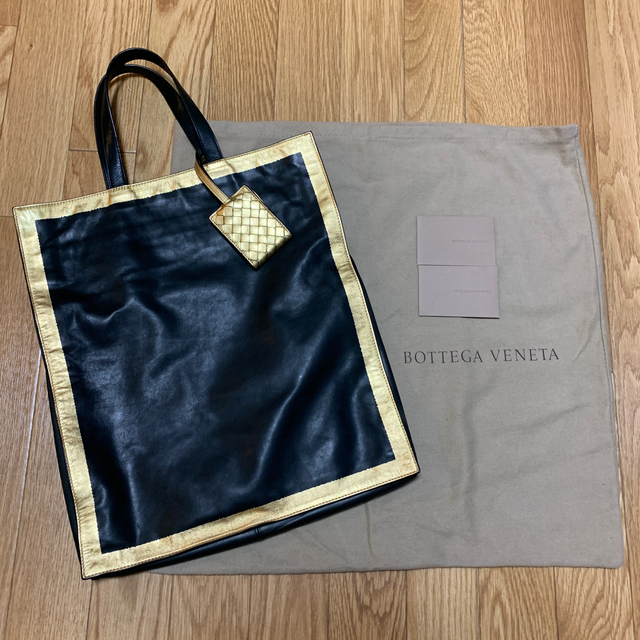 Bottega Veneta(ボッテガヴェネタ)の⭐︎最終値下げ⭐︎ボッテガヴェネタ絶盤レザートートバッグ ブラック×ゴールド  メンズのバッグ(トートバッグ)の商品写真