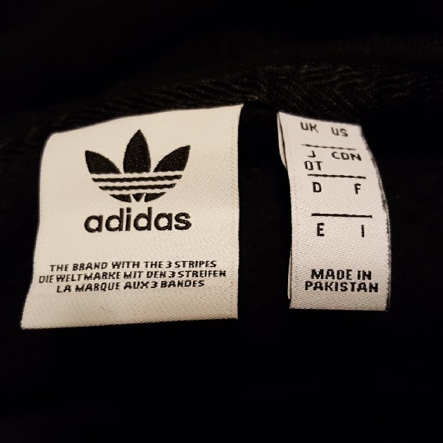 adidas(アディダス)のAdidas 袖ライン入りパーカー黒 レディースのトップス(パーカー)の商品写真
