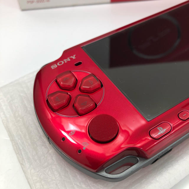 PlayStation Portable(プレイステーションポータブル)の★極美品‼  ︎PSP-3000 ラジアル／レッド 送料込み‼︎ エンタメ/ホビーのゲームソフト/ゲーム機本体(携帯用ゲーム機本体)の商品写真