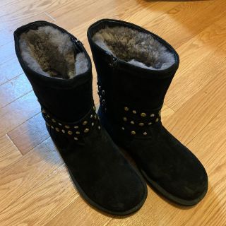 アグ(UGG)のアグ　UGGショートブーツ　ムートン×スタッズ　ゴールド　シルバー(ブーツ)