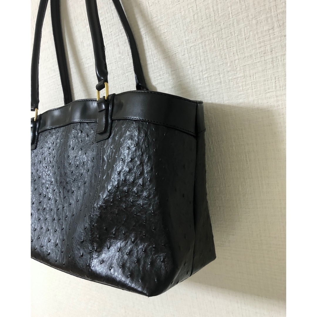ハンドバッグ　鞄　黒　型押し　ロベルタ ヴィヴィアー二 レディースのバッグ(ハンドバッグ)の商品写真