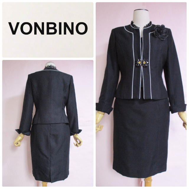 【VONBINO】コサージュ付きスカートスーツ☆黒セレモニー レディースのフォーマル/ドレス(スーツ)の商品写真