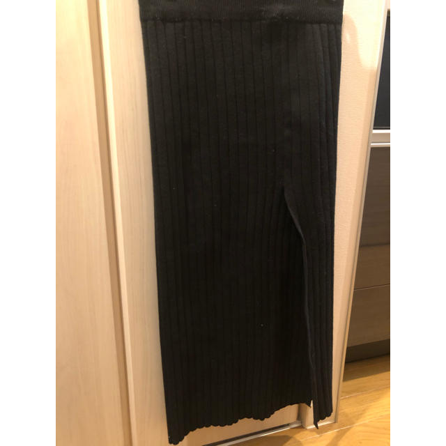 ANAP(アナップ)の【未使用】ANAP ニットスカート　ブラック、スリット付き レディースのスカート(ひざ丈スカート)の商品写真