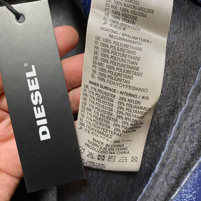 DIESEL(ディーゼル)の新品未使用　diesel 合皮スカート　ブルー　青 レディースのスカート(ひざ丈スカート)の商品写真