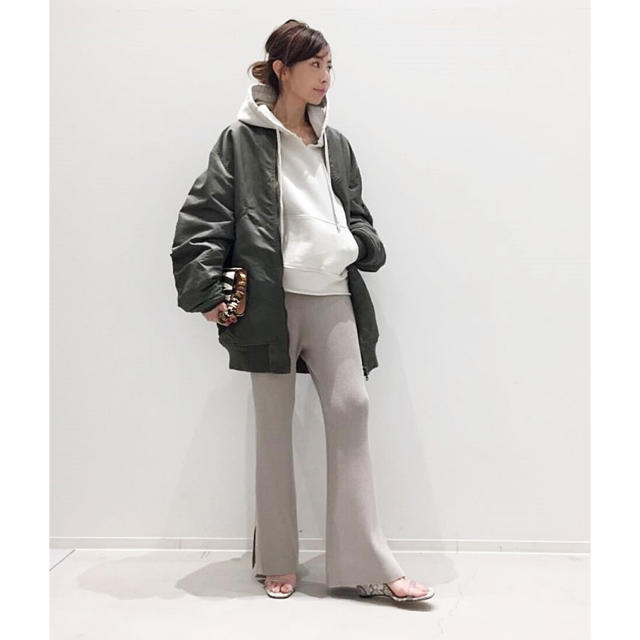 L'Appartement DEUXIEME CLASSE(アパルトモンドゥーズィエムクラス)の703campbell様専用Slit Knit Pants パンツ レディースのパンツ(カジュアルパンツ)の商品写真