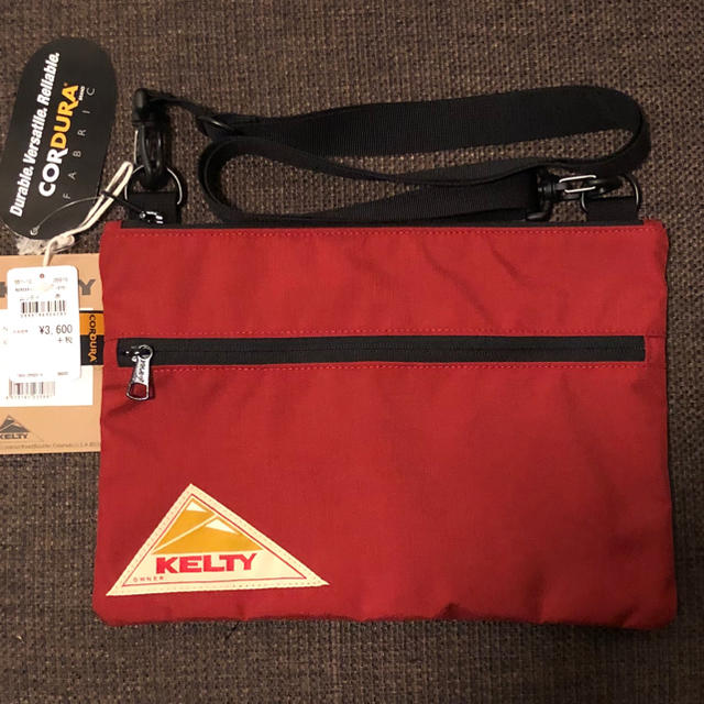 KELTY(ケルティ)の新品【KELTY/ケルティ】ナイロンサコッシュ　フラットポーチSM  レッド レディースのバッグ(ボディバッグ/ウエストポーチ)の商品写真