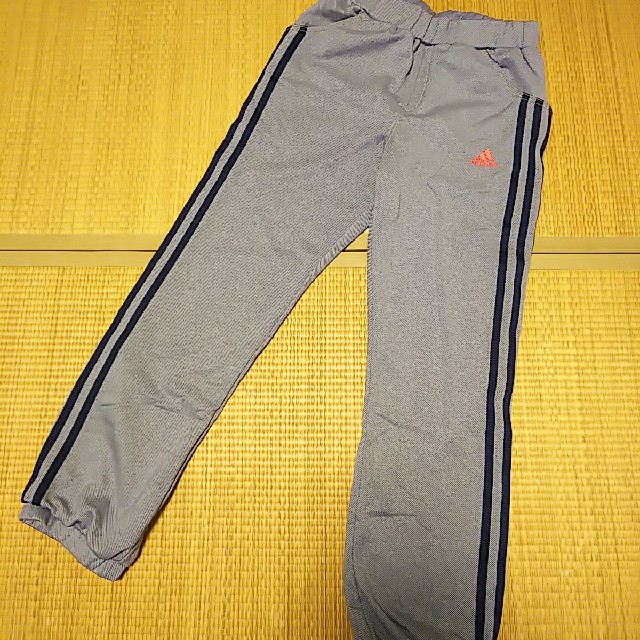 adidas(アディダス)の【超美品】adidas ガールズ デニム風ジャージ ジャケットパンツ 上下セット スポーツ/アウトドアのトレーニング/エクササイズ(トレーニング用品)の商品写真