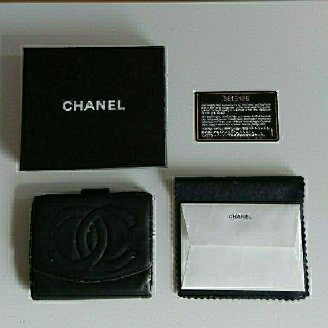 CHANEL(シャネル)の☆値下げ☆CHANEL 二つ折り財布 レディースのファッション小物(財布)の商品写真
