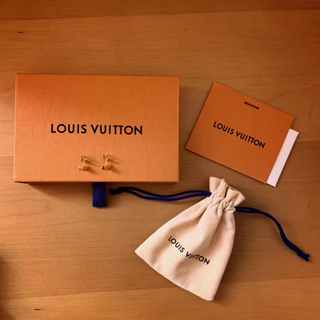 ルイヴィトン(LOUIS VUITTON)の【未使用】Louis Vuitton スタッズイヤリング・エセンシャルV(イヤリング)