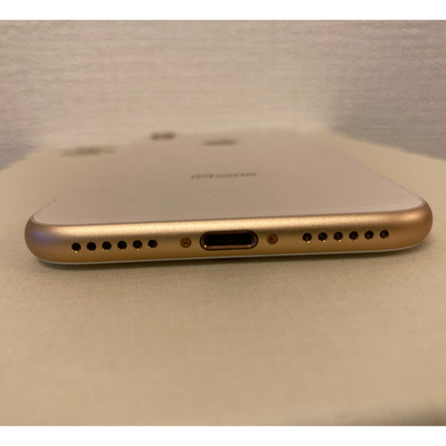 Apple(アップル)のiphone8 64GB ゴールド本体のみ　美品　ほぼ新品 スマホ/家電/カメラのスマートフォン/携帯電話(スマートフォン本体)の商品写真